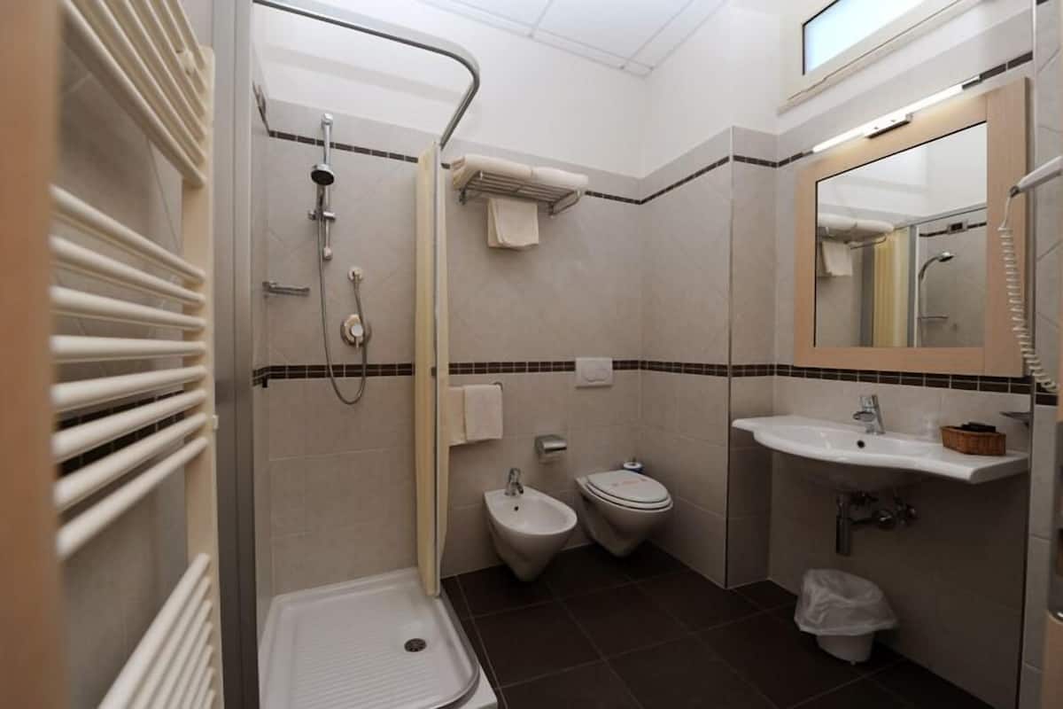 Een douche, een haardroger