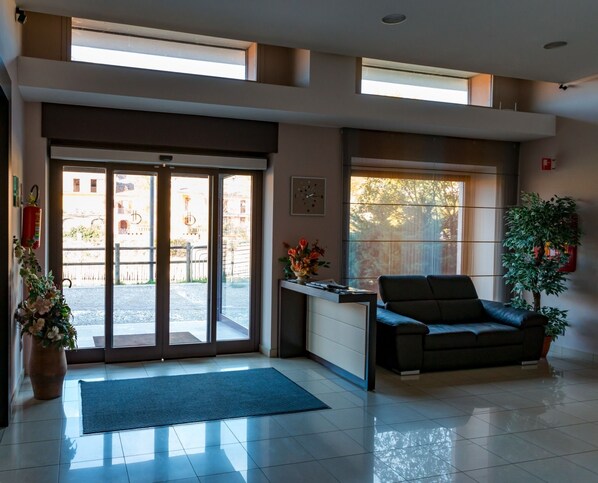 Interior entrance - Hotel Cavour (Rieti)
