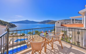  2+1 Villa Melis | Vue de la chambre