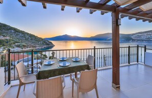 Penthouse có tầm nhìn toàn cảnh, 2 phòng ngủ, bếp nhỏ, quang cảnh biển | Bộ đồ giường cao cấp, truy cập Internet không dây miễn phí 