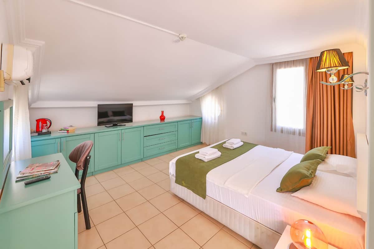 Appartement Penthouse panoramique, 2 chambres, cuisinette, vue sur la mer | Literie de qualité, accès au Wi-Fi (inclus)