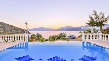 Seasonal outdoor pool, pool umbrellas, sun loungers