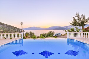 Seasonal outdoor pool, pool umbrellas, sun loungers