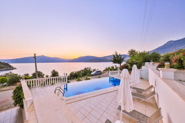Seasonal outdoor pool, pool umbrellas, sun loungers