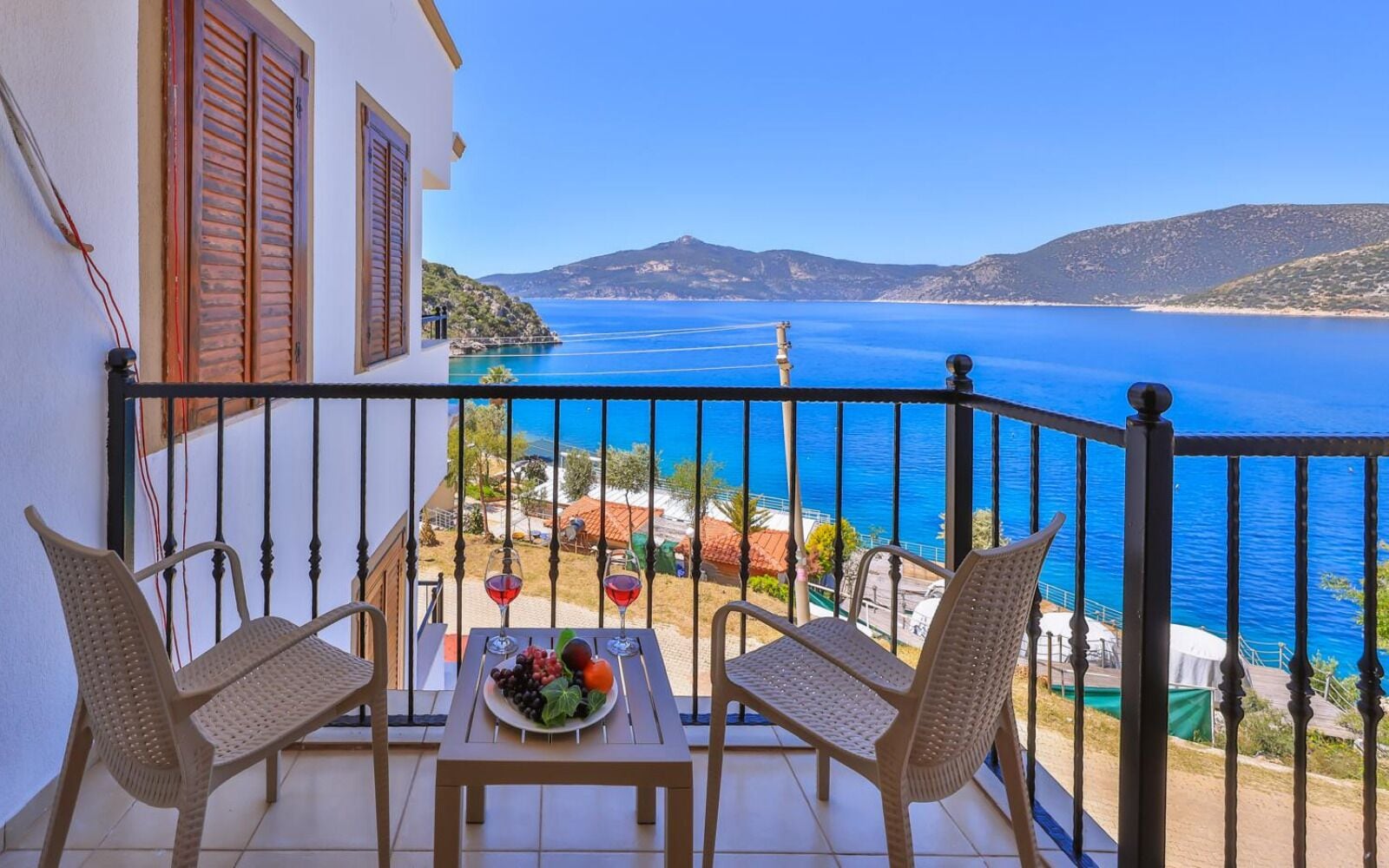  Deniz Manzarali Cift Kisilik Oda | Balcón