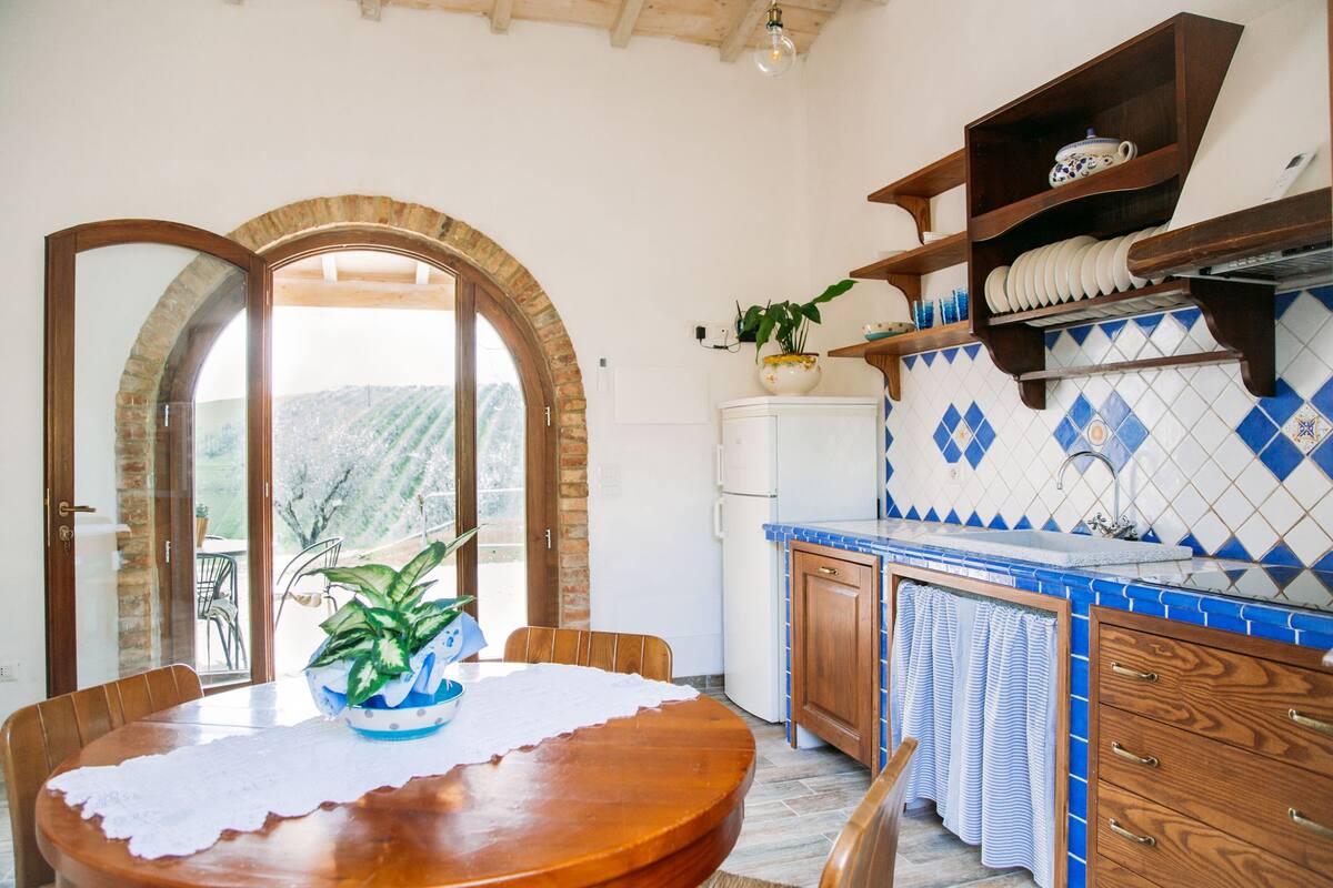 Romantische cottage, toegankelijk voor mindervaliden, aan tuin | Luxe beddengoed, donsdekens, geluiddichte muren