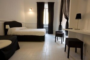 Habitació doble, 1 llit doble | Minibar, caixa forta a l'habitació i escriptori 