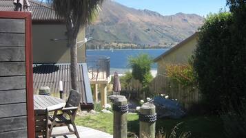 Daily continental breakfast (NZD 16 per person)