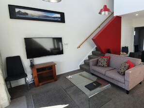 One Bedroom Apartment | Hypo-allergenic bedding, soundproofing, iron/ironing board - The Moorings (Wanaka)