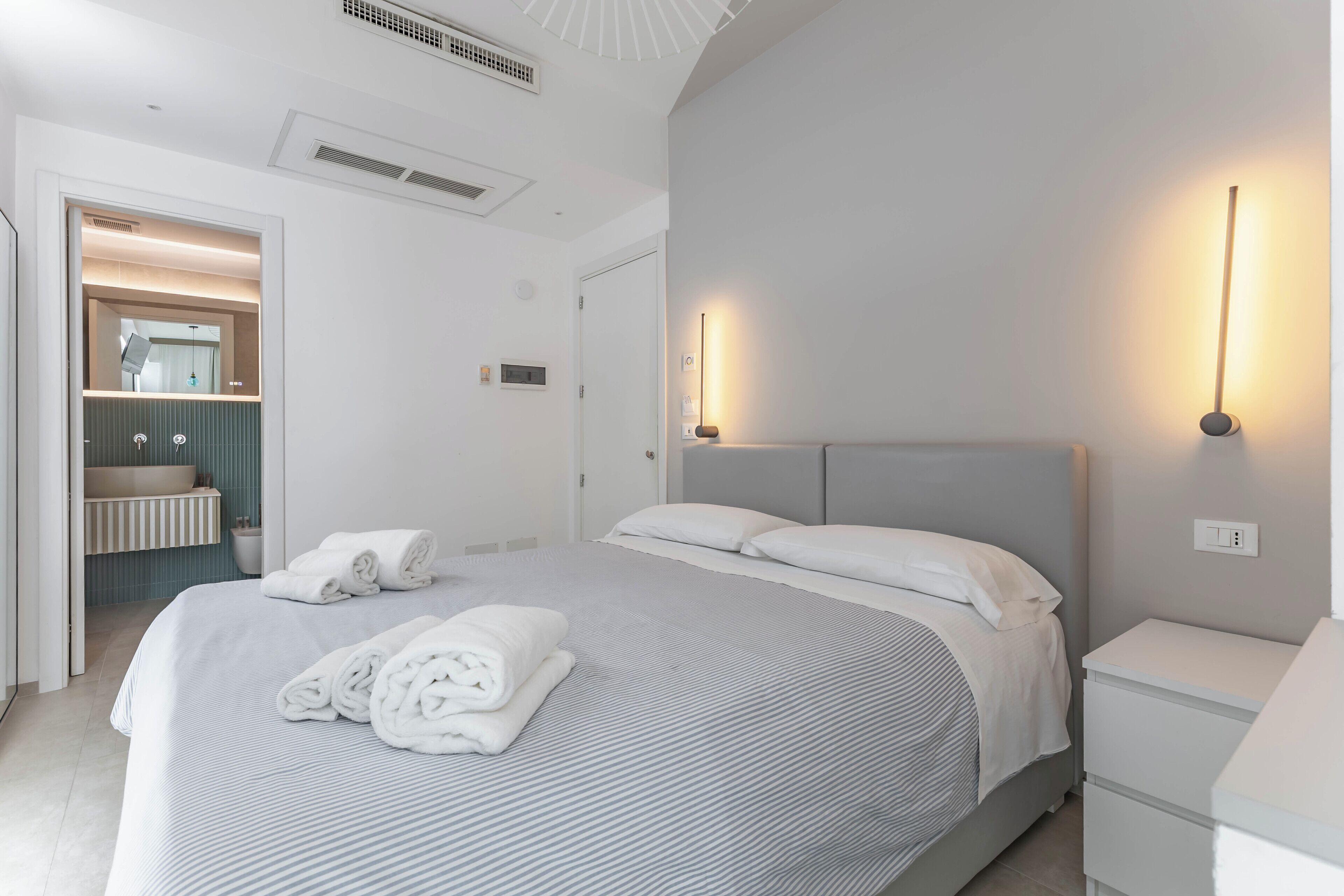 Ropa de cama de alta calidad, colchones con pillow-top y wifi gratis 