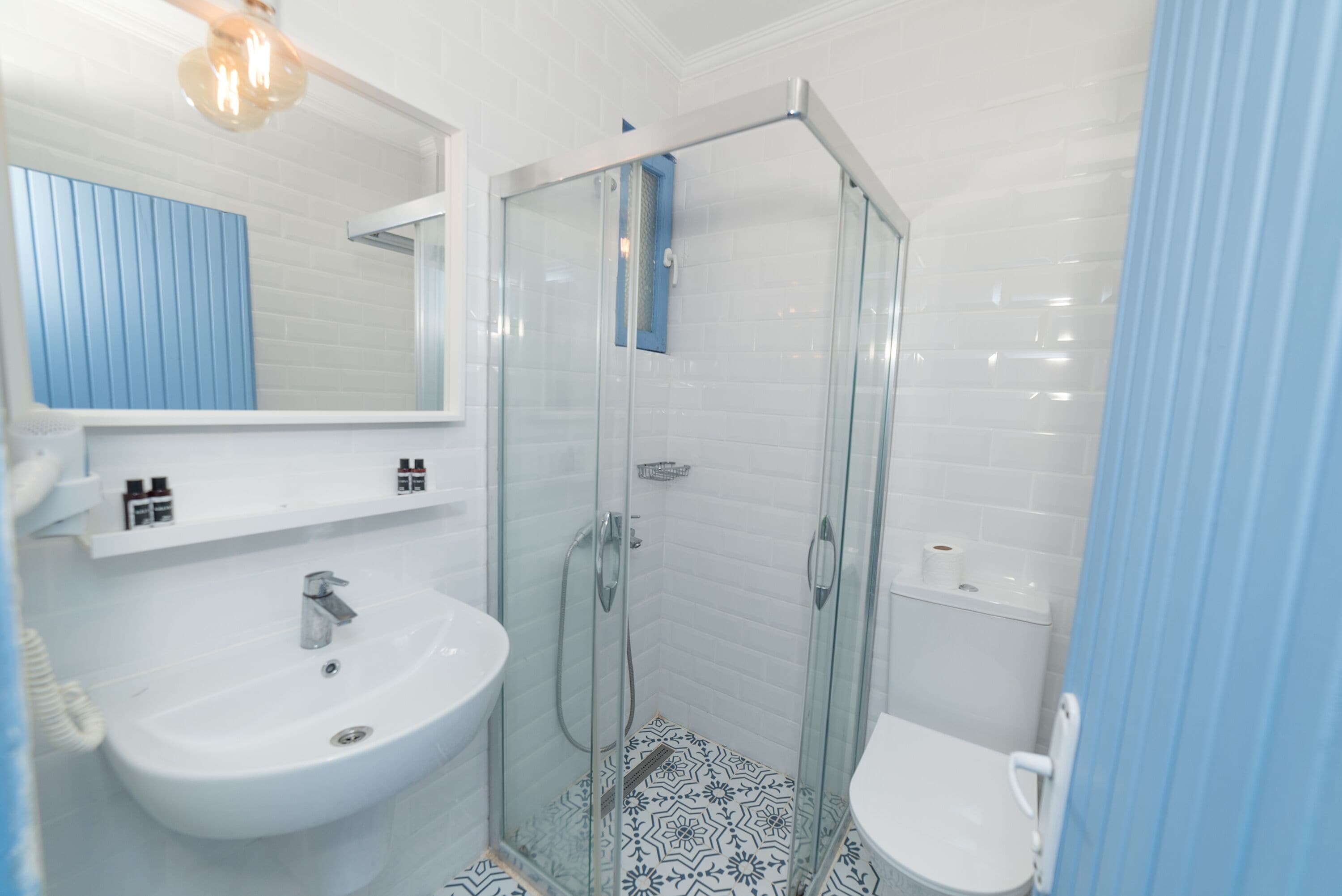 standard twin room, 2 single beds | bathroom | shower, free toiletries, hair dryer, slippers