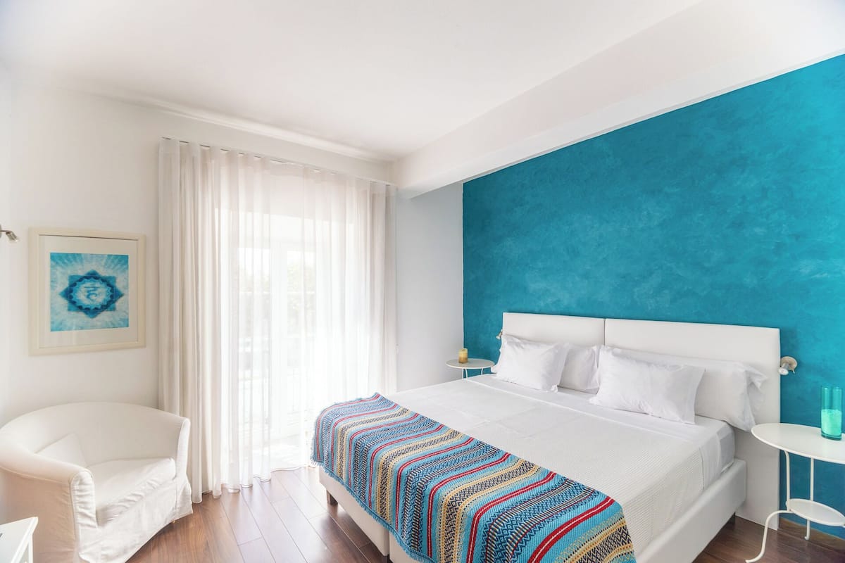 1 bedroom, individually decorated, blackout curtains, soundproofing