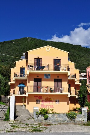 Terrace/patio - Comfy Hostel Studios (Corfu)
