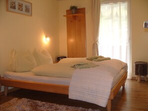 Basic-Doppelzimmer, 1 Doppelbett, Nichtraucher, eigenes Bad