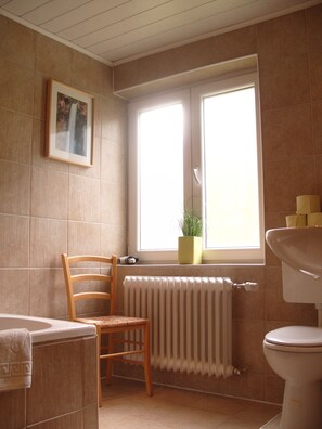 Basic-Doppelzimmer, 1 Doppelbett, Nichtraucher, eigenes Bad | Badezimmer