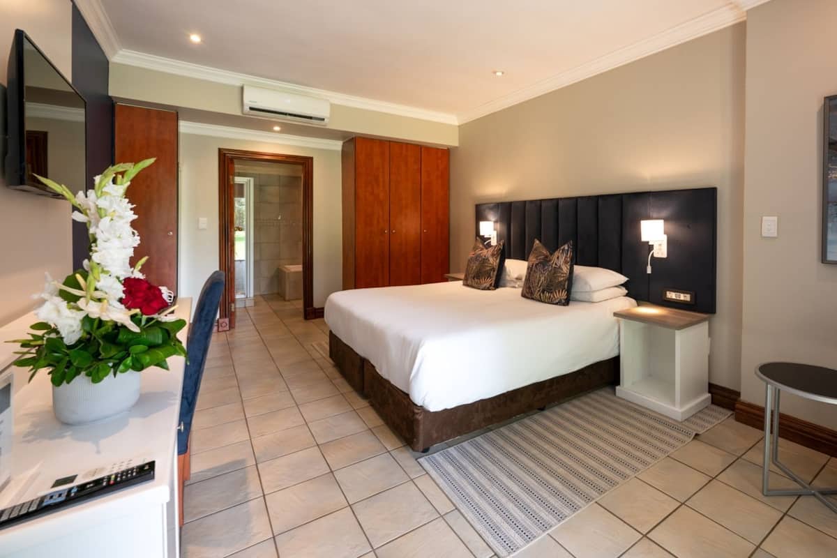 Standardværelse | Minibar, pengeskab på værelset, skrivebord