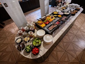 Desayuno para llevar todos los días (con cargo) 