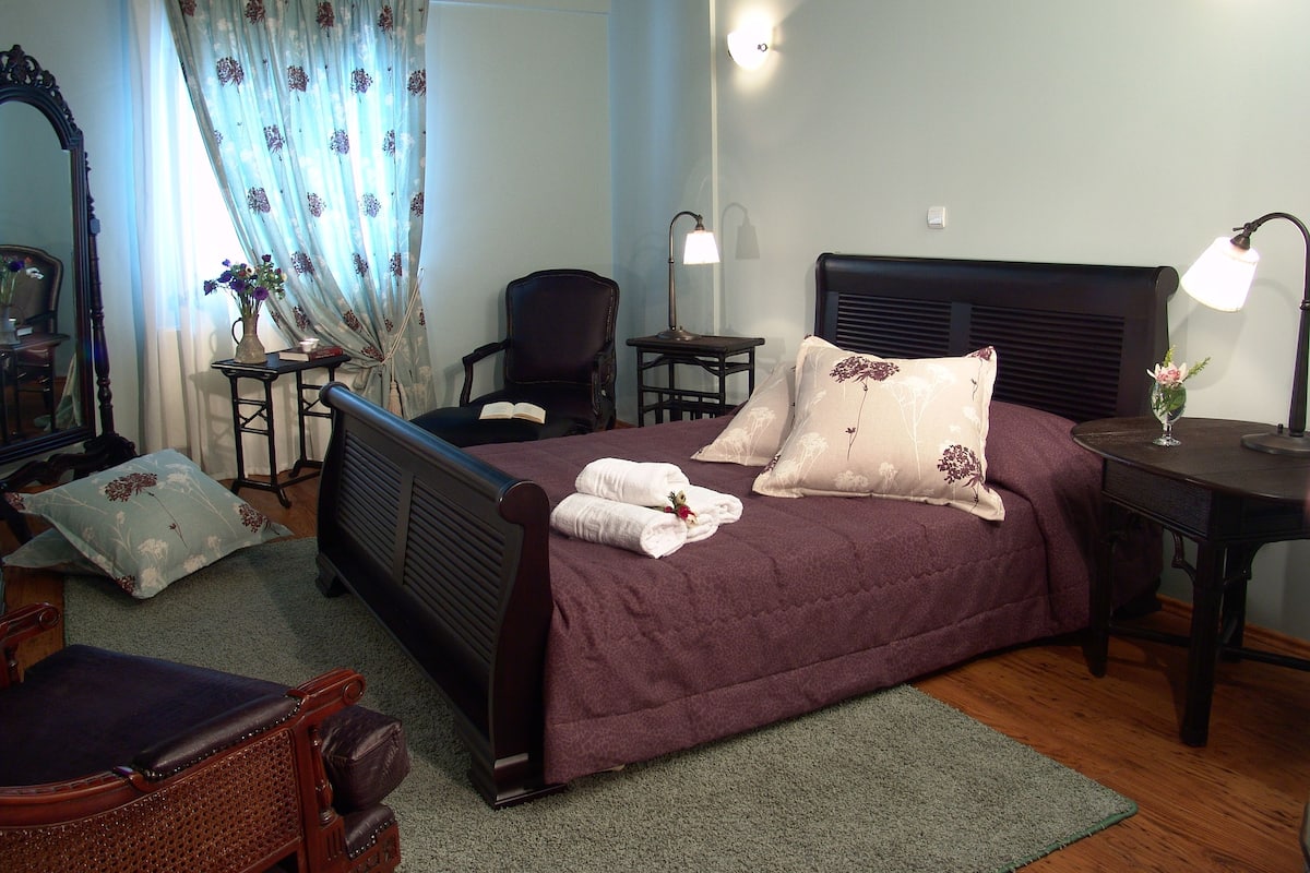 Quarto casal ou duplo superior | Roupas de cama premium, frigobar, cofres nos quartos