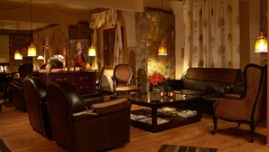 Lobby sitting area - Aloni Hotel (Kato Nevrokopi)