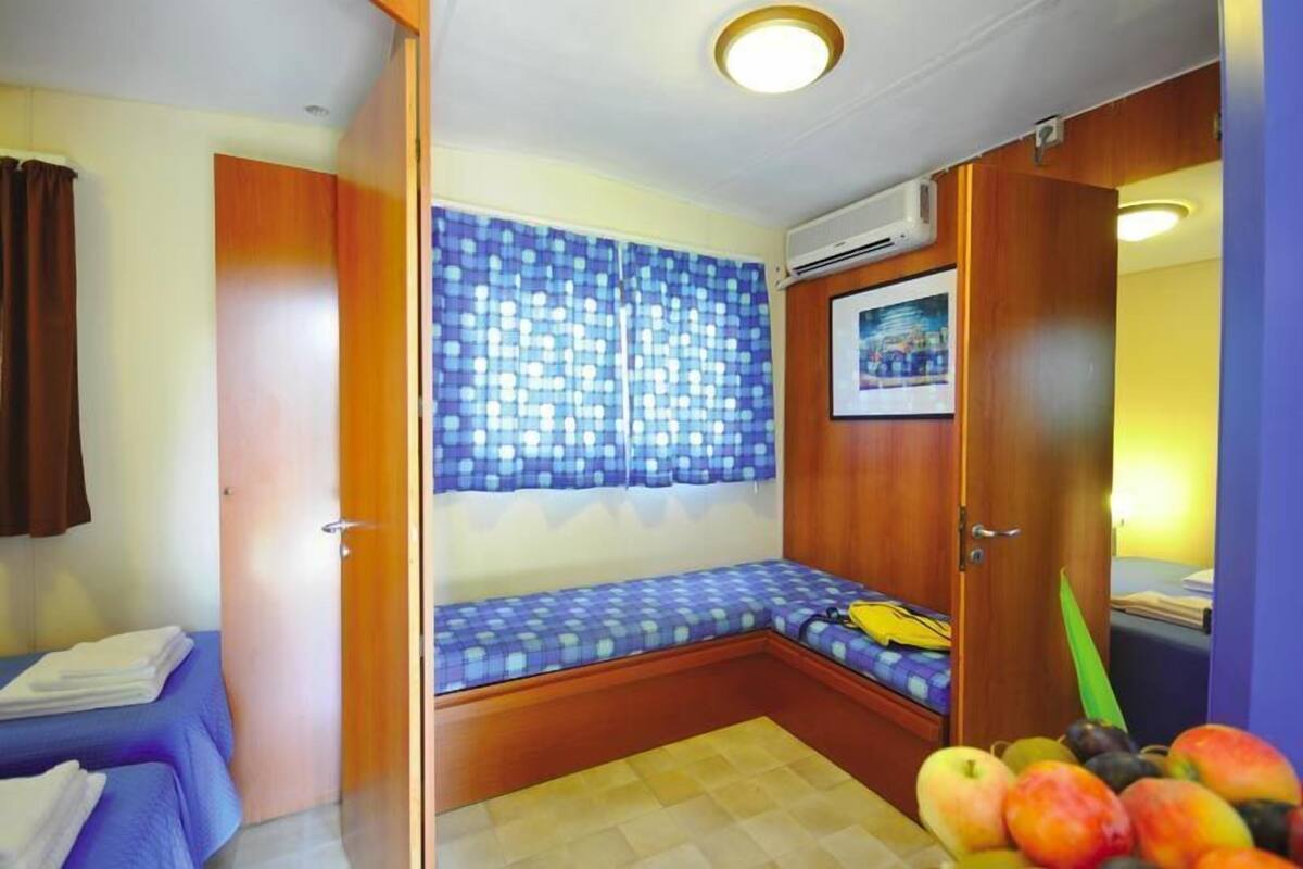 In-room safe, desk, free WiFi, bed sheets
