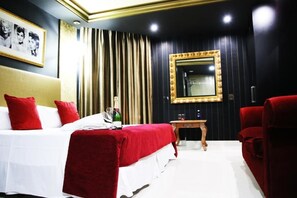 Superior Double Room, 1 King Bed, Jetted Tub | In-room safe, soundproofing, free WiFi - Años 50 (Torremolinos)