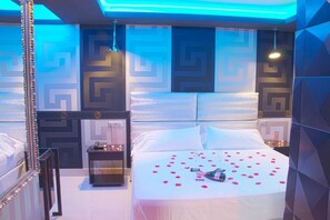 Superior Double Room, 1 King Bed, Jetted Tub | In-room safe, soundproofing, free WiFi - Años 50 (Torremolinos)