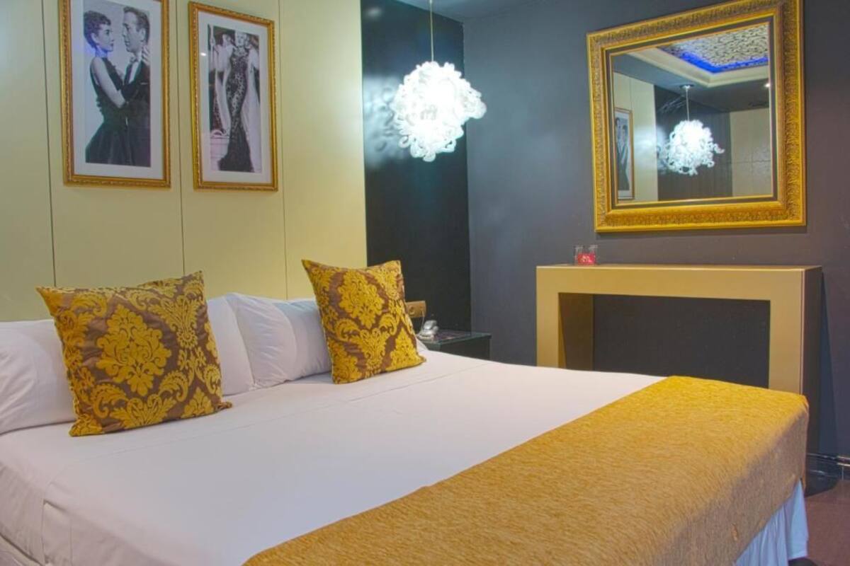 Deluxe Double Room, Jetted Tub | In-room safe, soundproofing, free WiFi