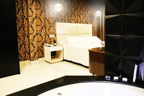 Superior Double Room, 1 King Bed, Jetted Tub | In-room safe, soundproofing, free WiFi