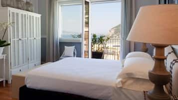 Apartment, 2 Schlafzimmer, Meerblick (4 people) | 1 Schlafzimmer, Minibar, Zimmersafe, individuell eingerichtet