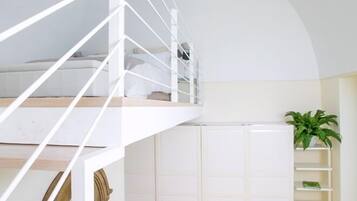 Suite, 2 camere da letto, vista città, edificio separato (via Nicotera 80) | Minibar, una cassaforte in camera, con arredamento individuale
