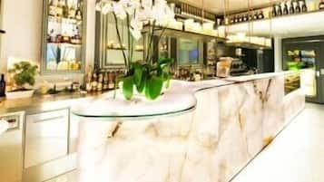 Ocean views, serves breakfast, lunch and dinner