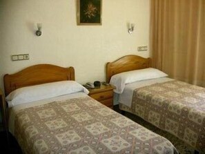 Double or Twin Room | Desk, rollaway beds, free WiFi