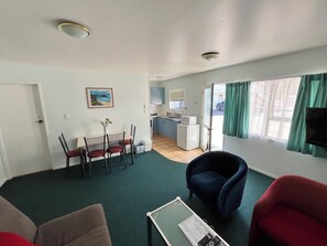 Two Bedroom Apartment | Living area | 32-inch LED TV with digital channels, TV, Netflix - Marlin Court Motel (Paihia)