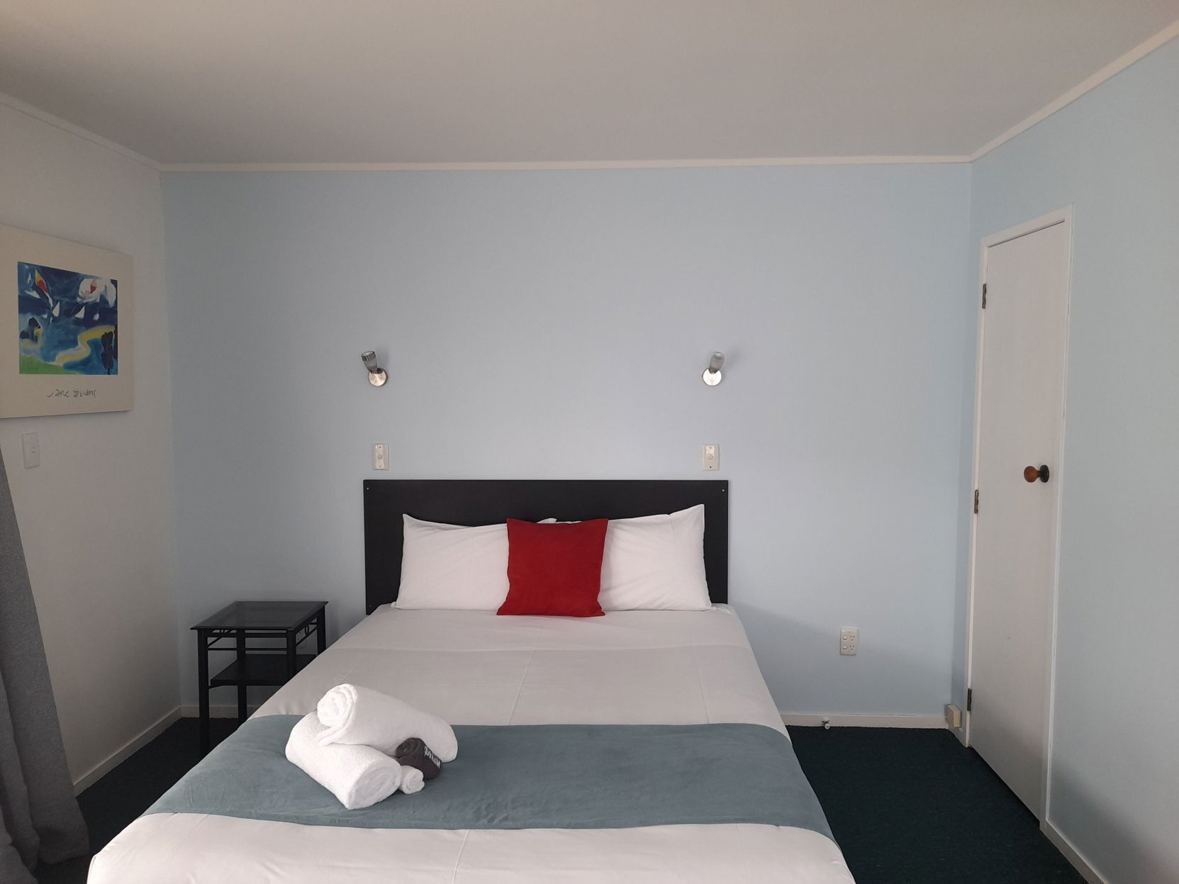 Premium bedding, iron/ironing board, free WiFi, bed sheets