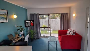 One Bedroom Apartment | Living area | 32-inch LED TV with digital channels, TV, Netflix