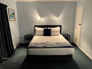 Large Studio Apartment | Premium bedding, iron/ironing board, free WiFi, bed sheets - Marlin Court Motel (Paihia)