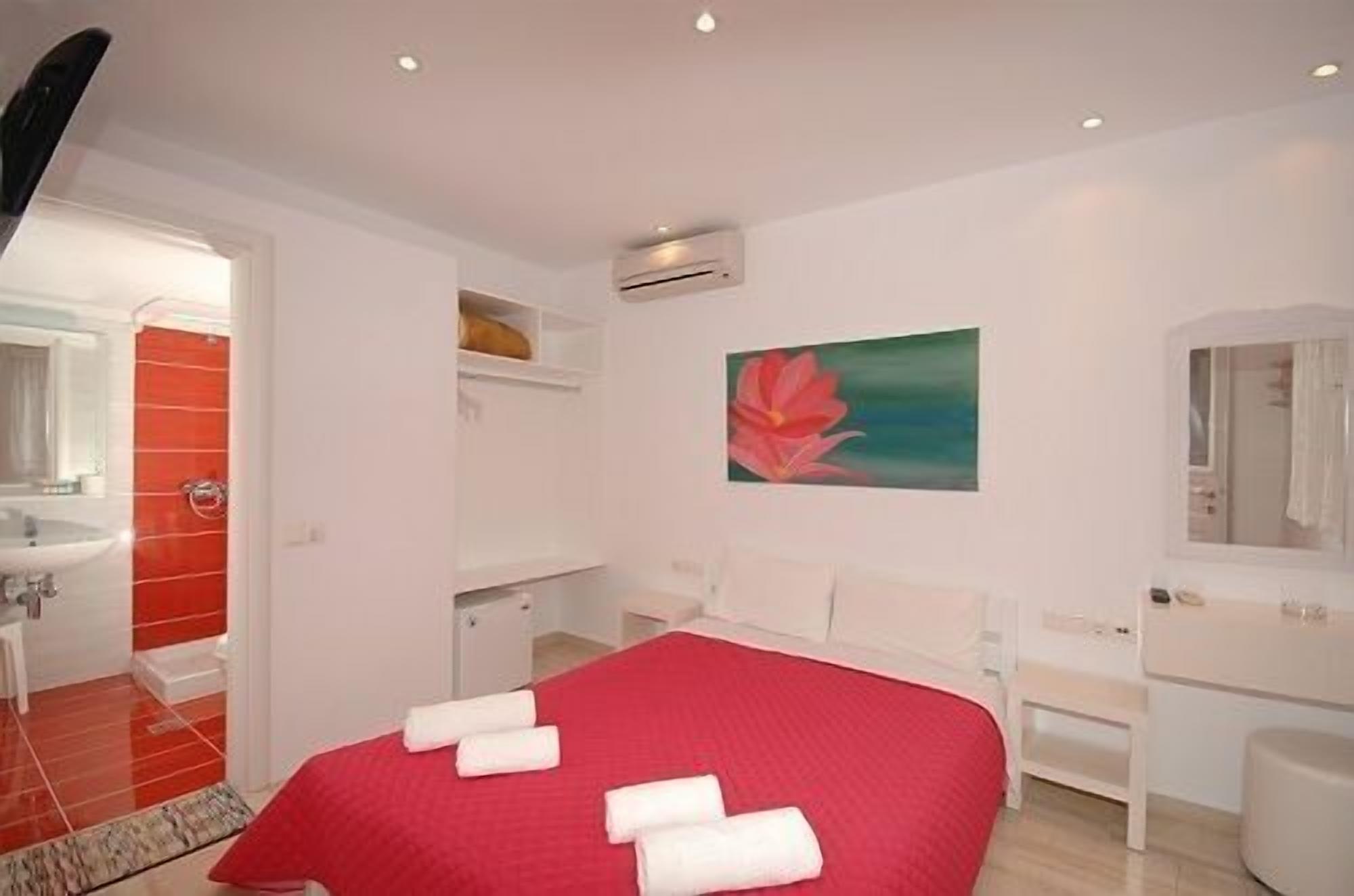 family room | free wifi, bed sheets