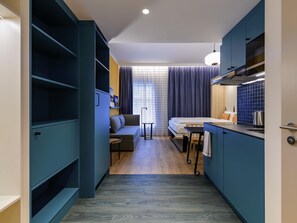 Hypo-allergenic bedding, minibar, desk, laptop workspace