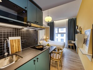 Ropa de cama hipoalergénica, minibar y escritorio 
