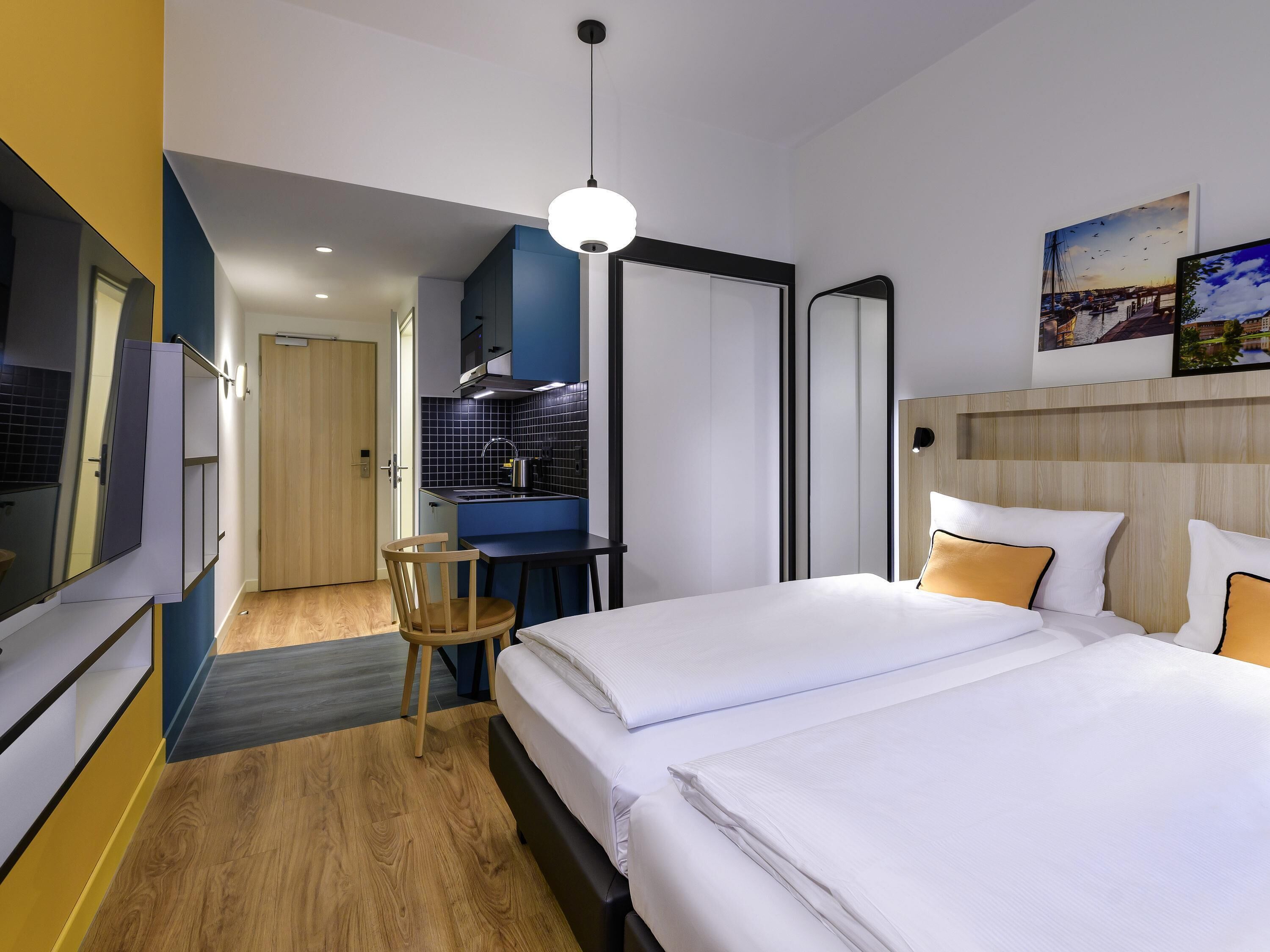 Studio, 2 enkeltsenger (for 2 people) | Allergitestet sengetøy, minibar, skrivebord og skrivebord for bærbar PC