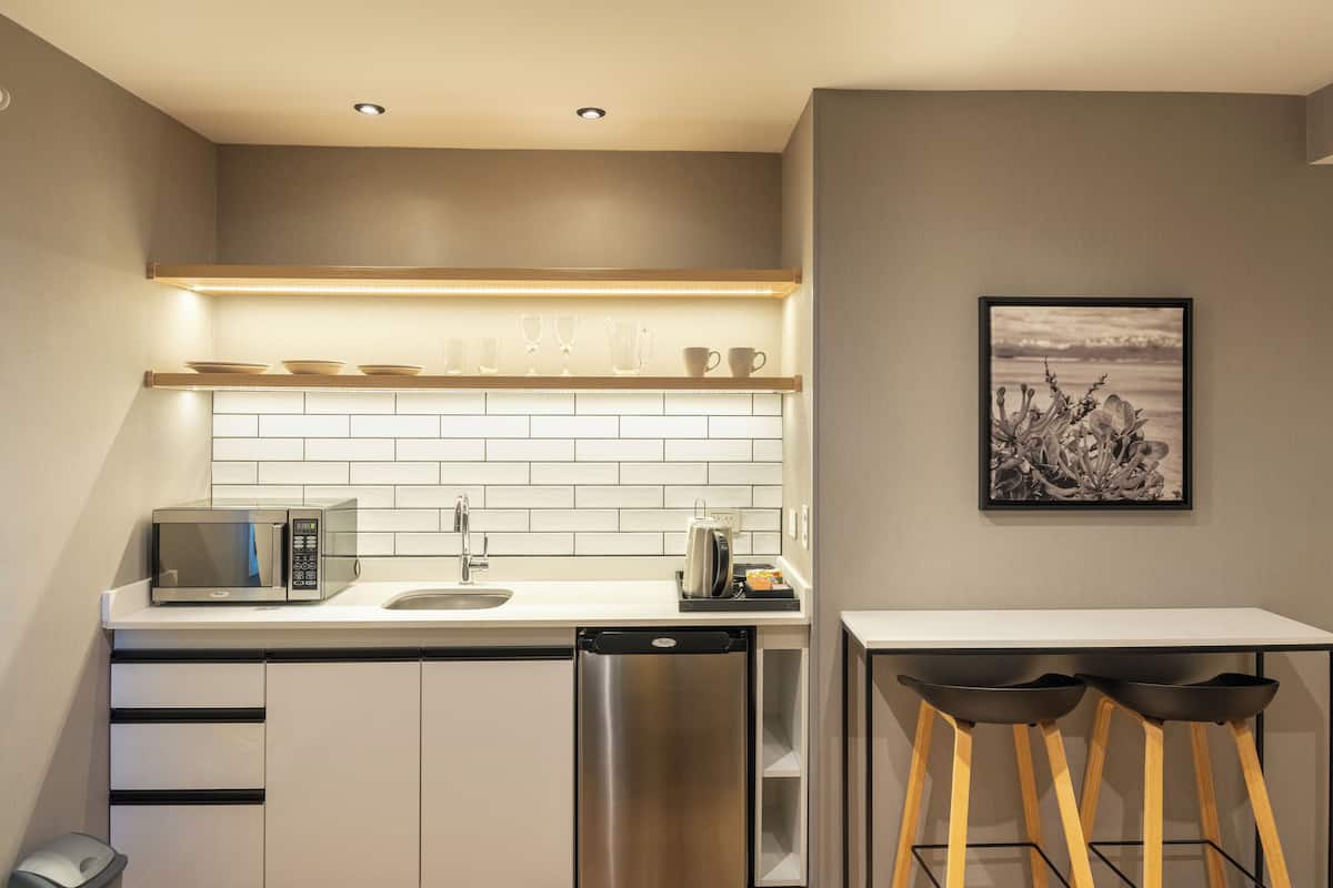 apartment, 1 double or 2 single beds, private bathroom (2 pax) | private kitchen | coffee/tea maker, electric kettle