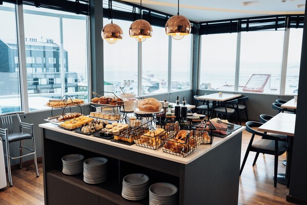 Petit déjeuner buffet