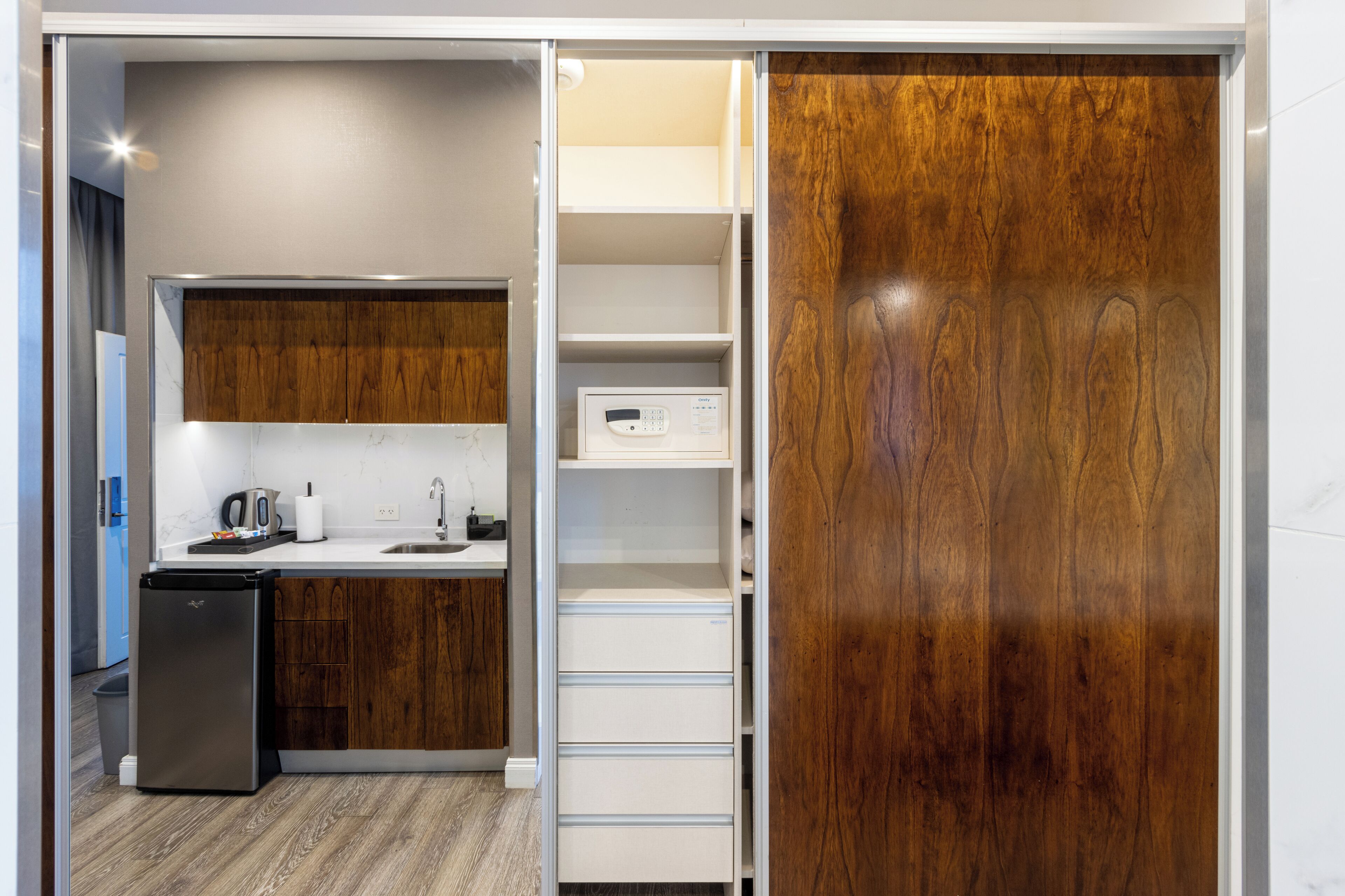 deluxe suite, 1 double or 2 single beds | select comfort beds, minibar, in-room safe, iron/ironing board