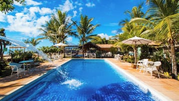 2 piscinas al aire libre, sillones reclinables de piscina