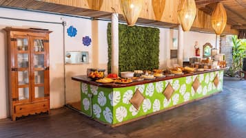 Se sirven desayunos, almuerzos y cenas; cocina regional