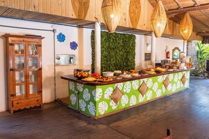 Breakfast, lunch, dinner served; Regional cuisine 