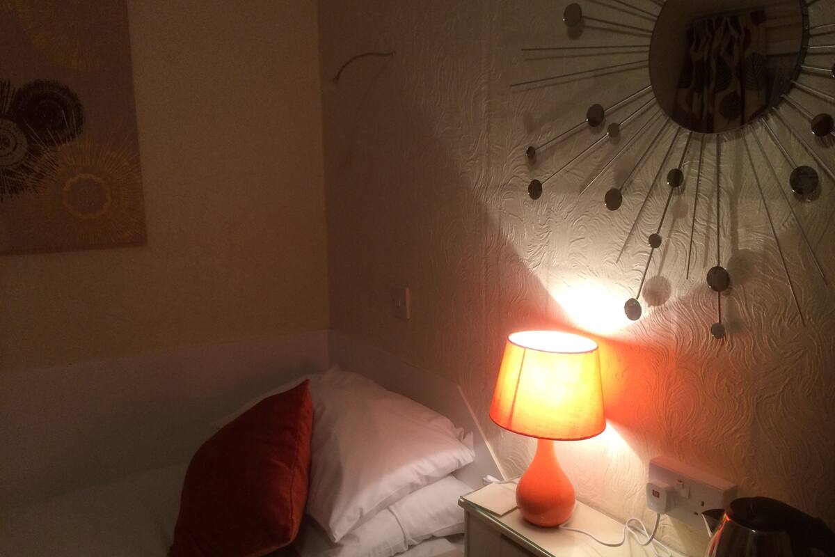 Chambre Simple, salle de bains commune