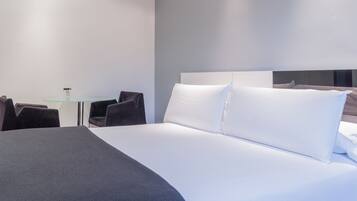 1 bedroom, Egyptian cotton sheets, premium bedding, down comforters