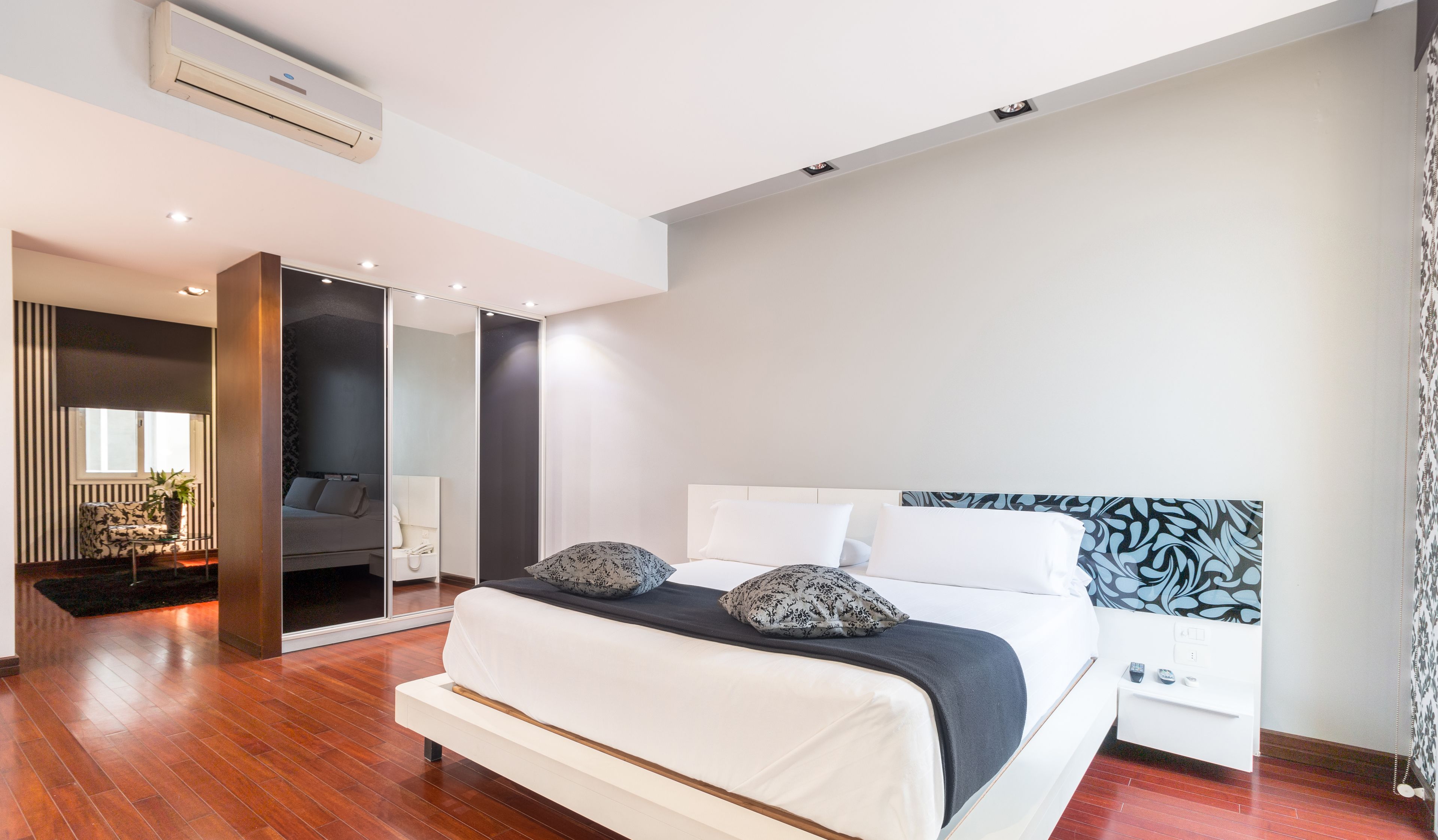 Suite Deluxe | Sábanas de algodón egipcio y ropa de cama de alta calidad