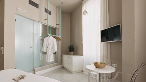 Superior Double Room - 5 Hermoupolis Concept Sites (Syros)
